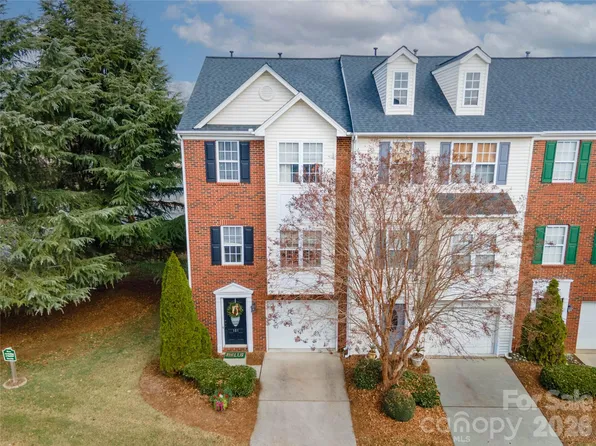101 Rock Ridge Ln, Mount Holly, NC 28120