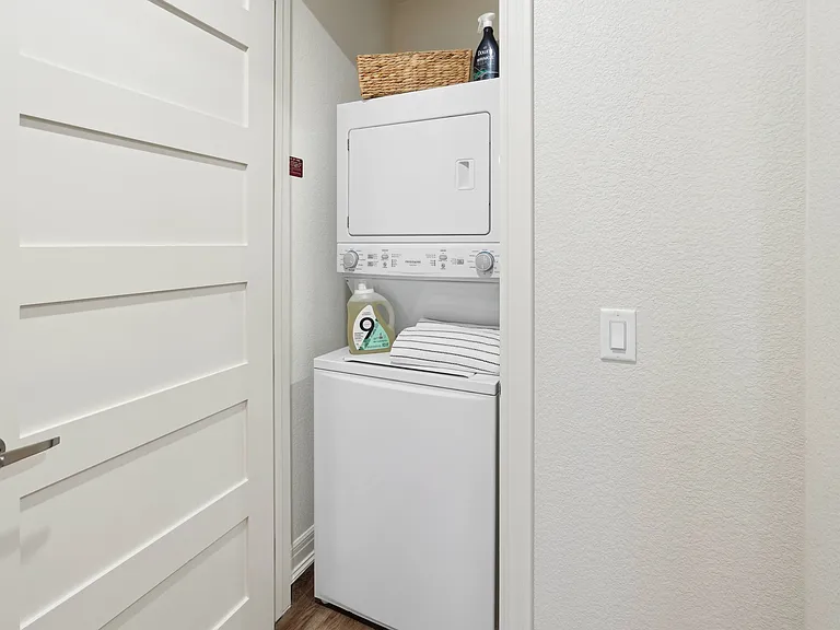 Ledge Rock Apartments — Photo 16