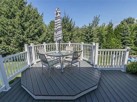 3rd image of 4743 Derby Dr
