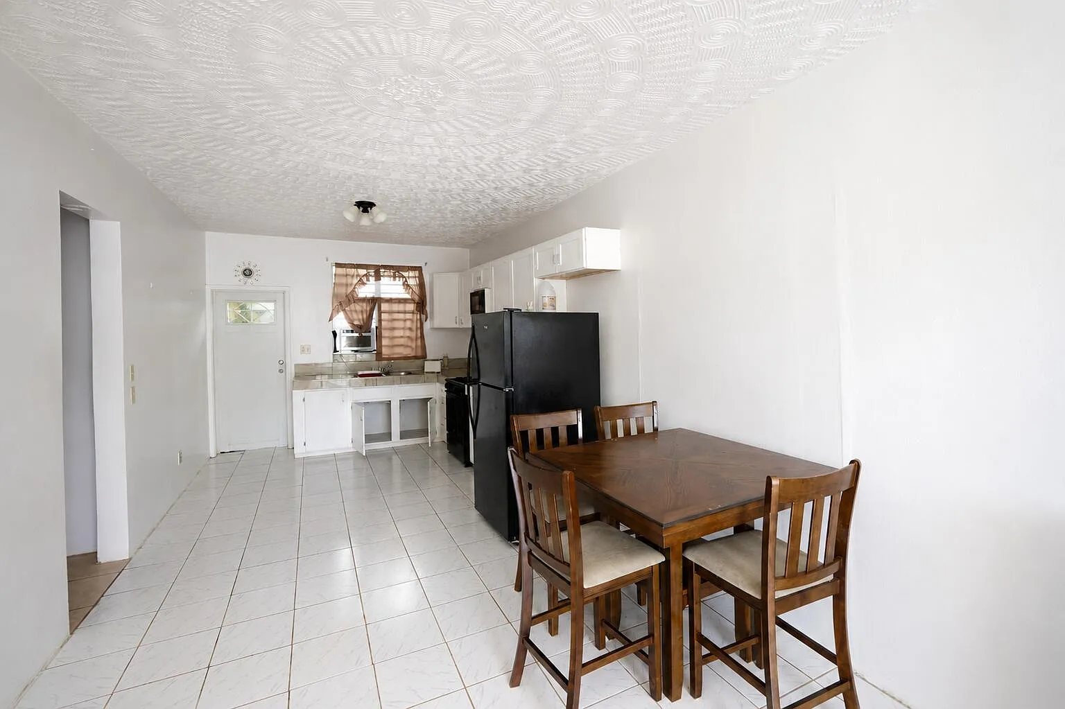2 bed, $2,000 — Photo 4