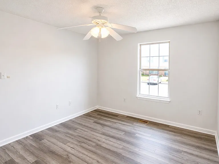 501 Emily Ln — Photo 13