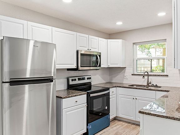 3rd image of 5822 NW Elm Ave