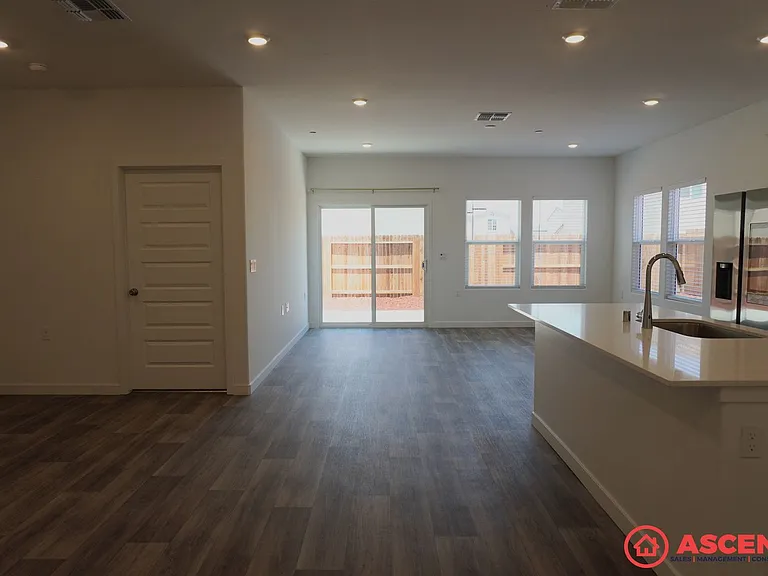 8206 Wandesford Dr — Photo 10