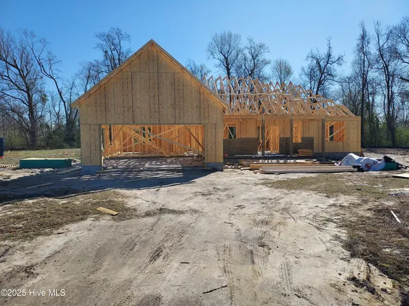 807 Short Row Court, Maysville, NC 28555