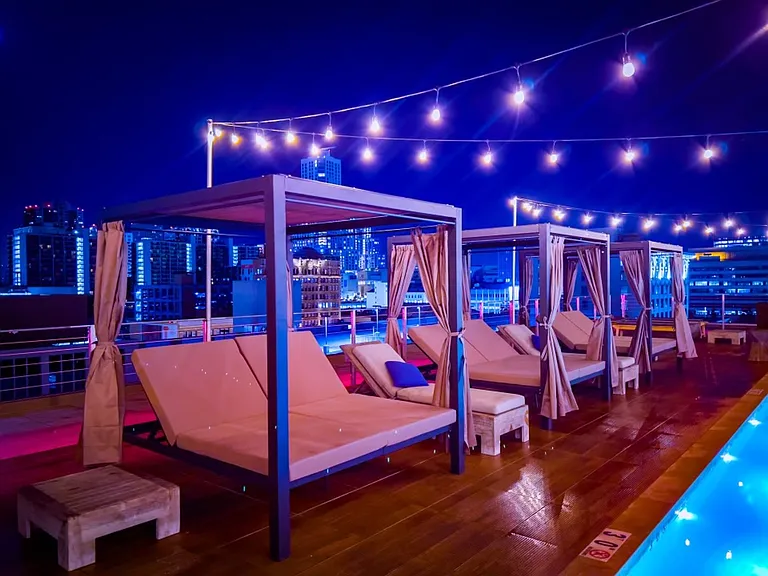 HWH Luxury Living — Photo 15