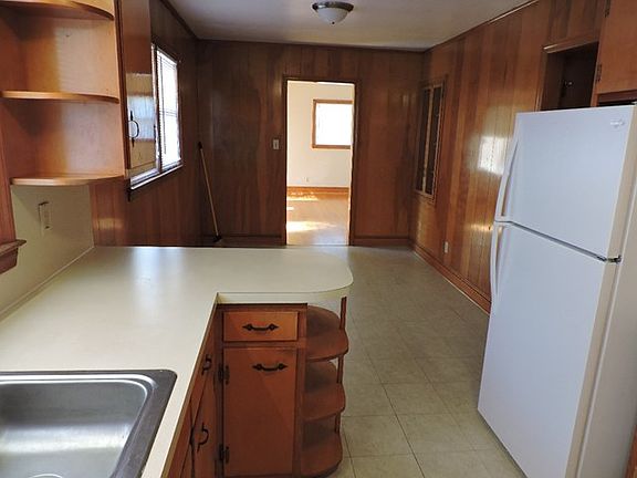 5th image of 317 Greyson St