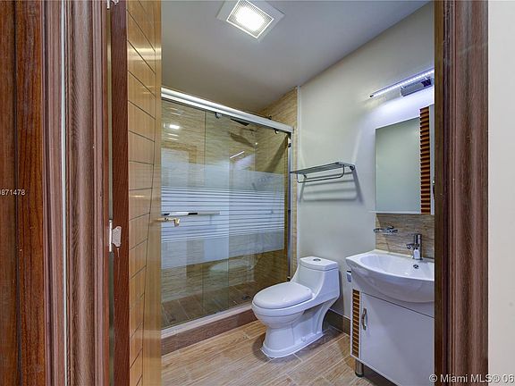 5th image of 729 W Las Olas Blvd APT 3