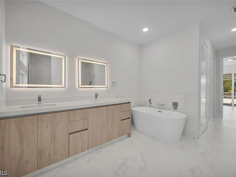 1430 SE 23rd St — Photo 33