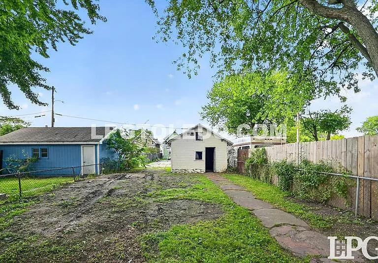 1715 Greenwood Ave — Photo 26