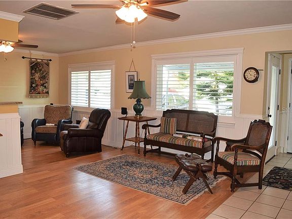 4th image of 1344 Foxwood Dr