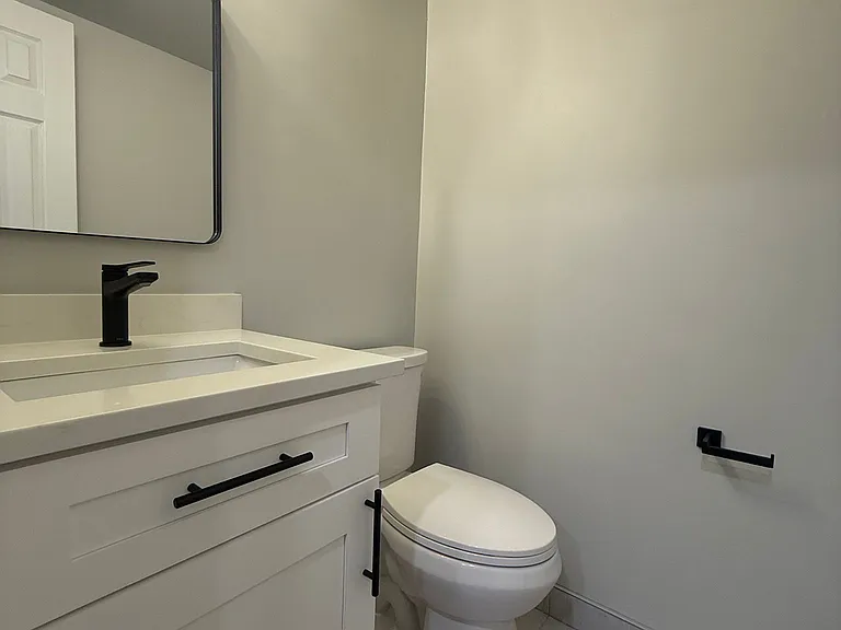 1312 Kingsbury Dr #B — Photo 4