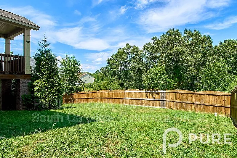 4 bed, 2.5 bath, 2498 sqft, $2,395 — Photo 3