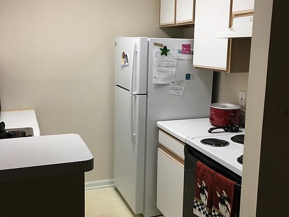 4th image of 61 Fern Oak Cir APT 300