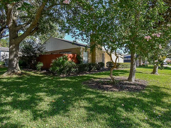2nd image of 1918 Liberty Point Ln