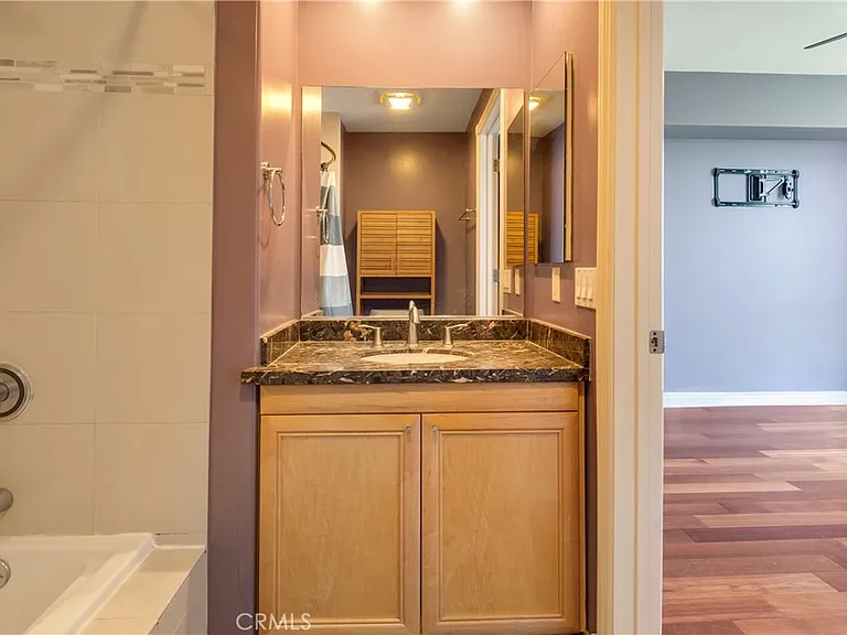 333 N Hill Ave #305 — Photo 20