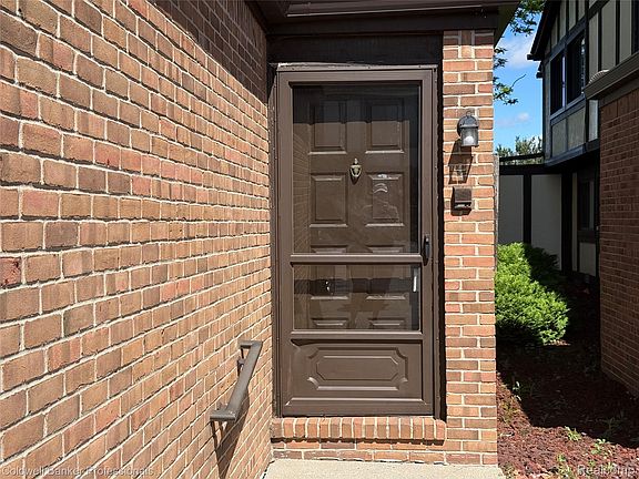 3rd image of 309 Country Club Dr #25