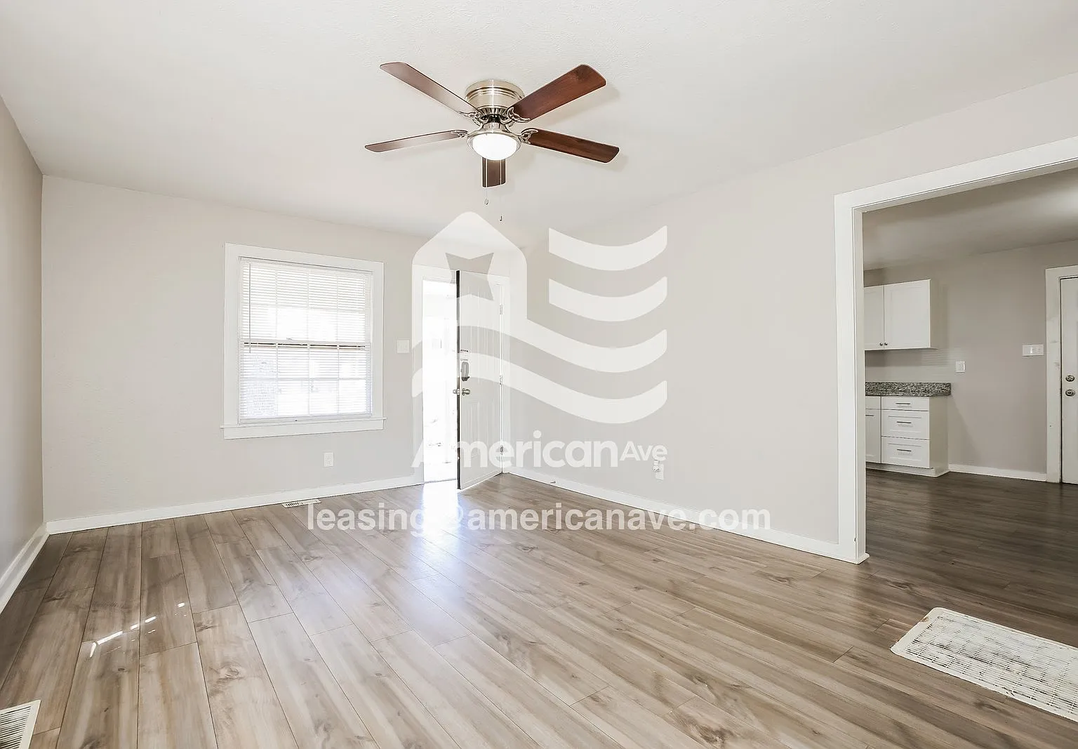 3 bed, 1.0 bath, 1100 sqft, $844 — Photo 3