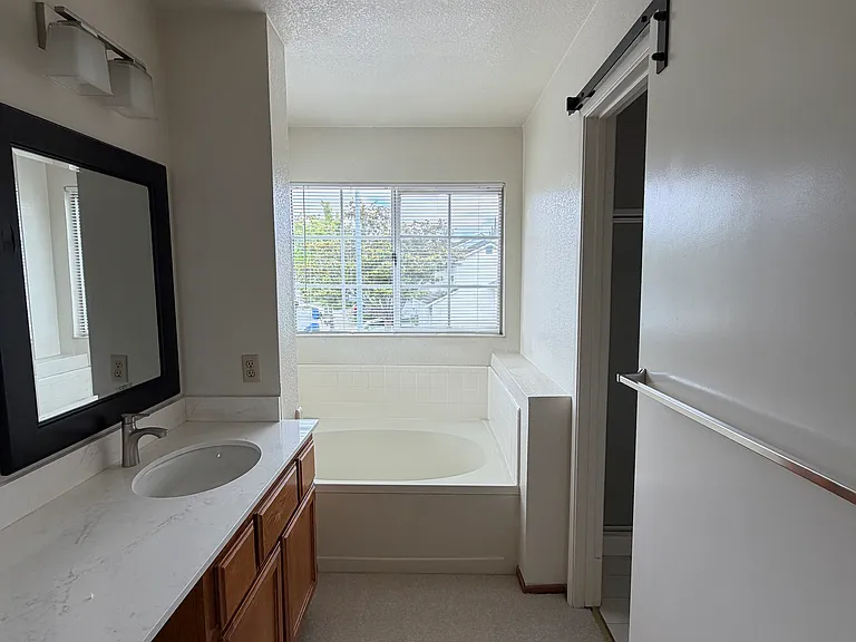 5315 Shattuck Ave — Photo 18