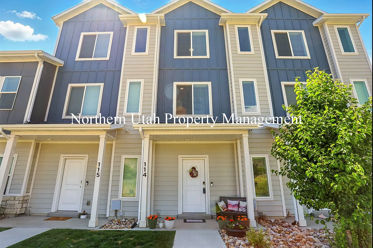 2 bed, 2.5 bath, 1734 sqft, $1,650 — Photo 1
