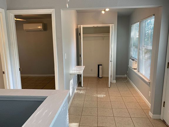 4th image of 2830 San Gabriel St Unit B