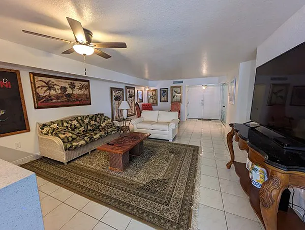 6423 Collins Ave — Photo 4