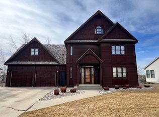 1309 17th Ave NW, Minot, ND 58703