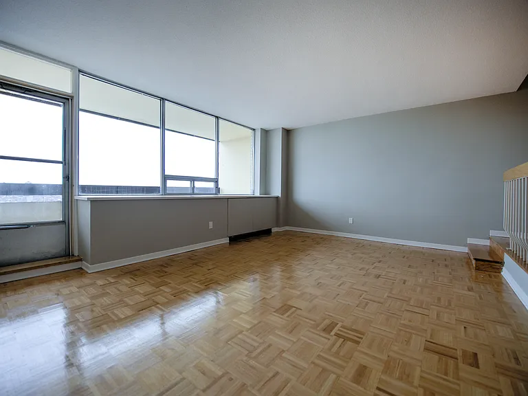 211 Wurtemburg St — Photo 25