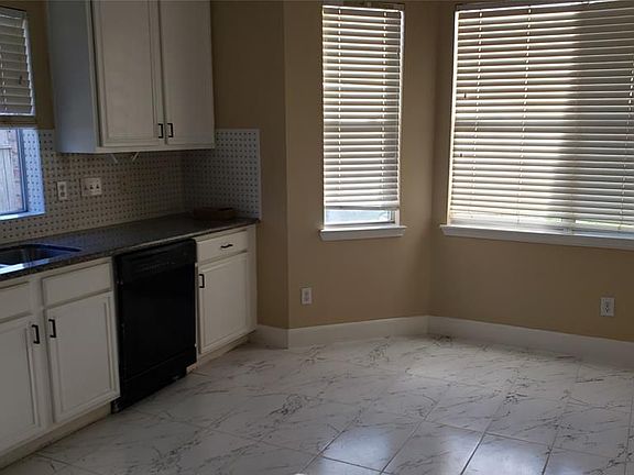 5th image of 15139 Millers Run Ln