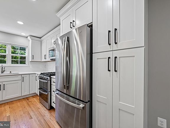 5th image of 6153 Les Dorson Ln