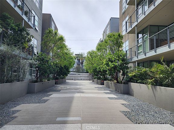 3rd image of 4080 Glencoe Ave Unit 208
