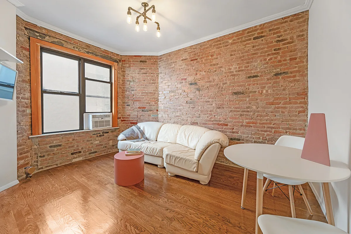 321 East 12th St Unit 31  