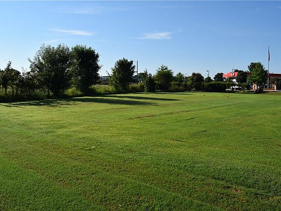 4th image of 802 McCollum Dr