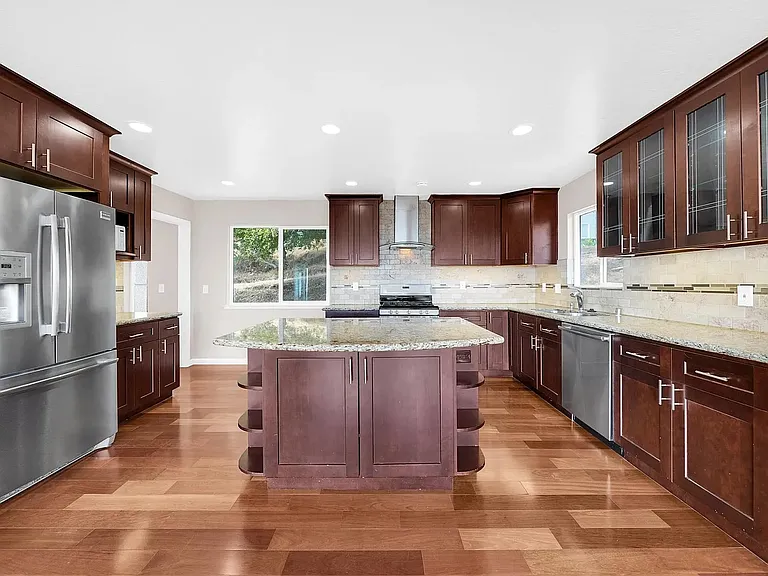 430 Erlin Dr — Photo 1