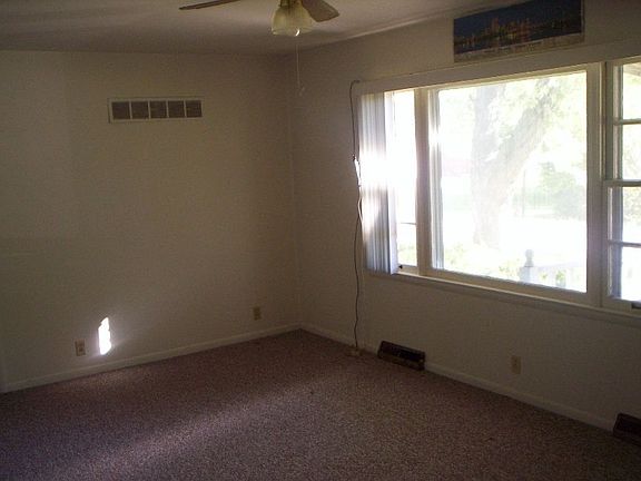 5th image of 8220 Kenwood Ave