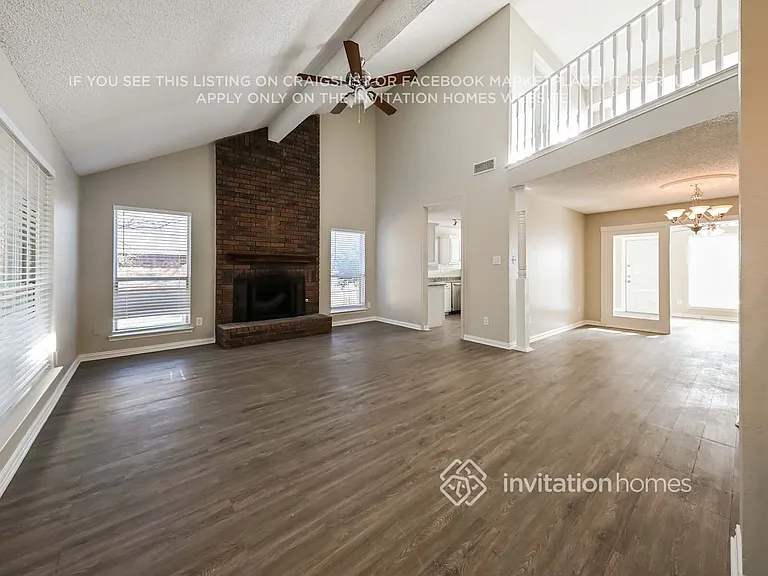 1418 Baker Dr — Photo 2