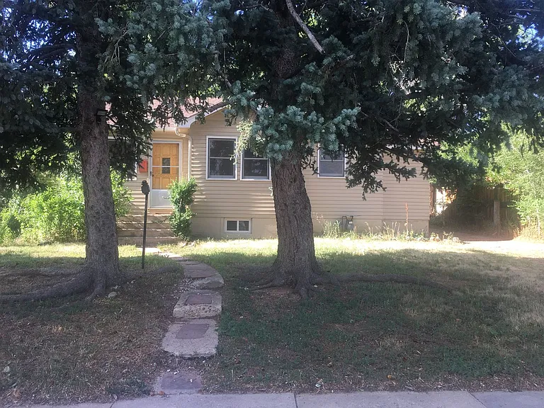 534 Dewey Ave — Photo 1