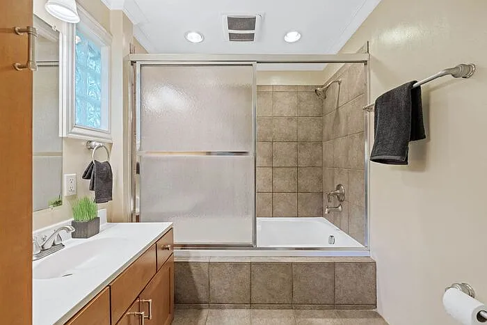 6226 N Delaware St — Photo 24