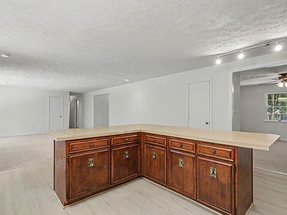 5th image of 151 Country Club Dr
