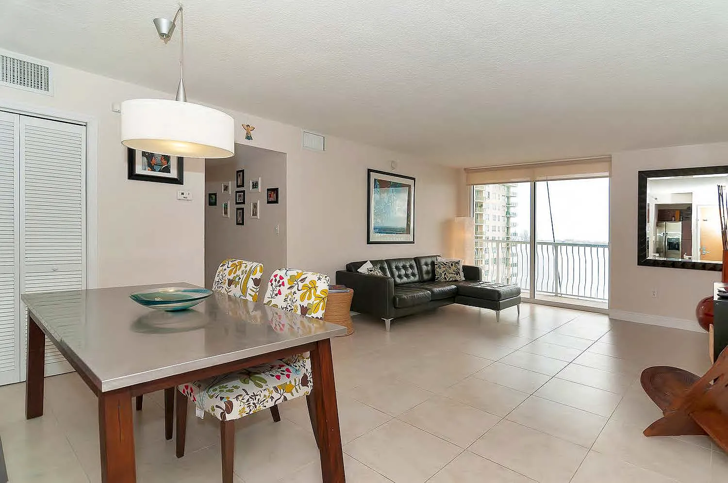 3 bed, 1230 sqft, $5,200 — Photo 4