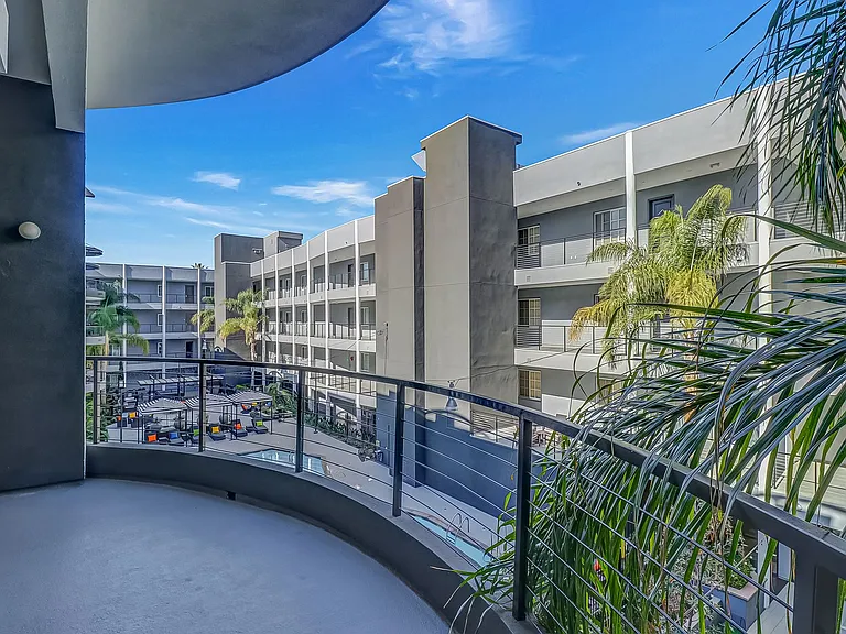 Axis 2300 Apartments — Photo 10