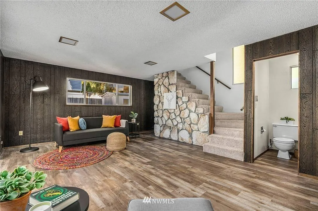 8217 208th St SW — Photo 3