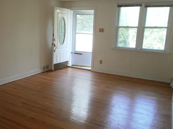 2 Livingroom_06042014