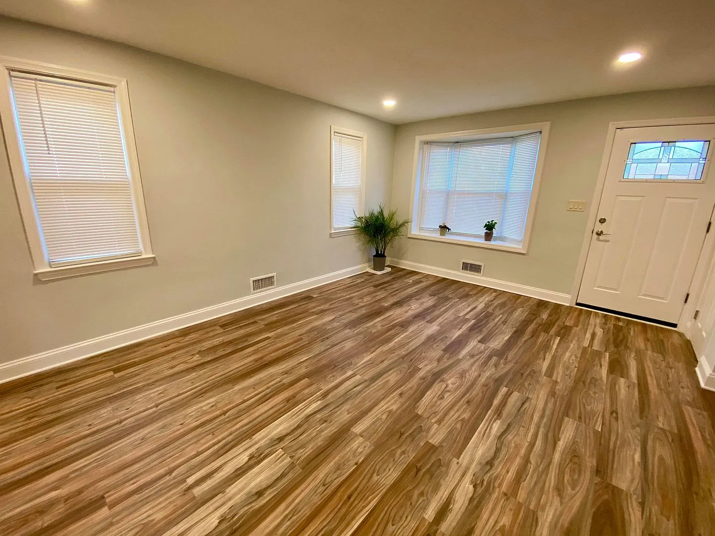 Charming 3BD/1.5BA Townhome in Dundalk, MD! — Photo 2
