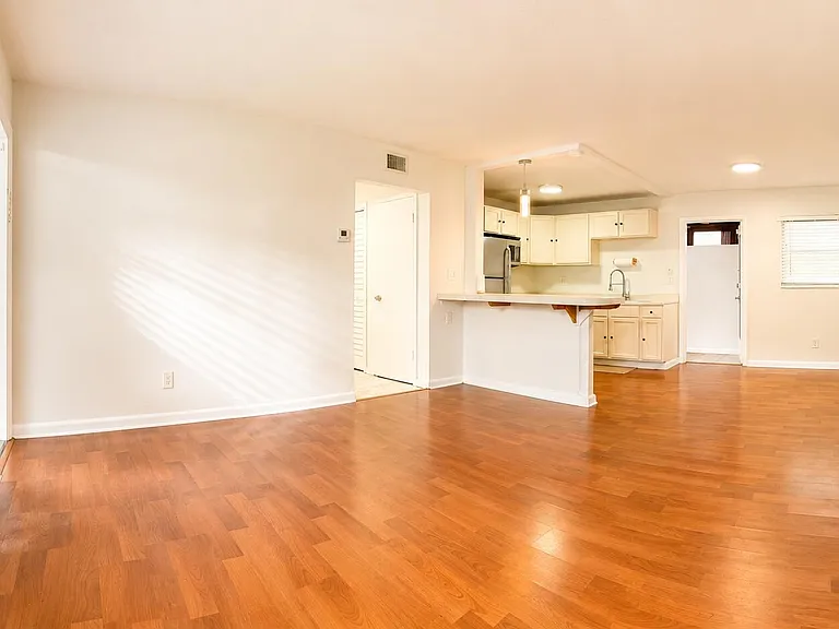 5112 Hollywood Blvd #3 — Photo 2