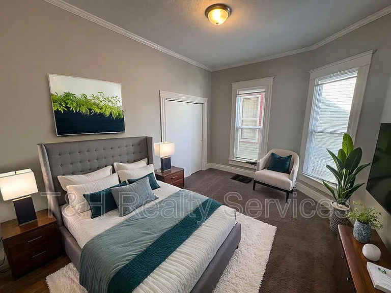413 W Franklin St — Photo 15