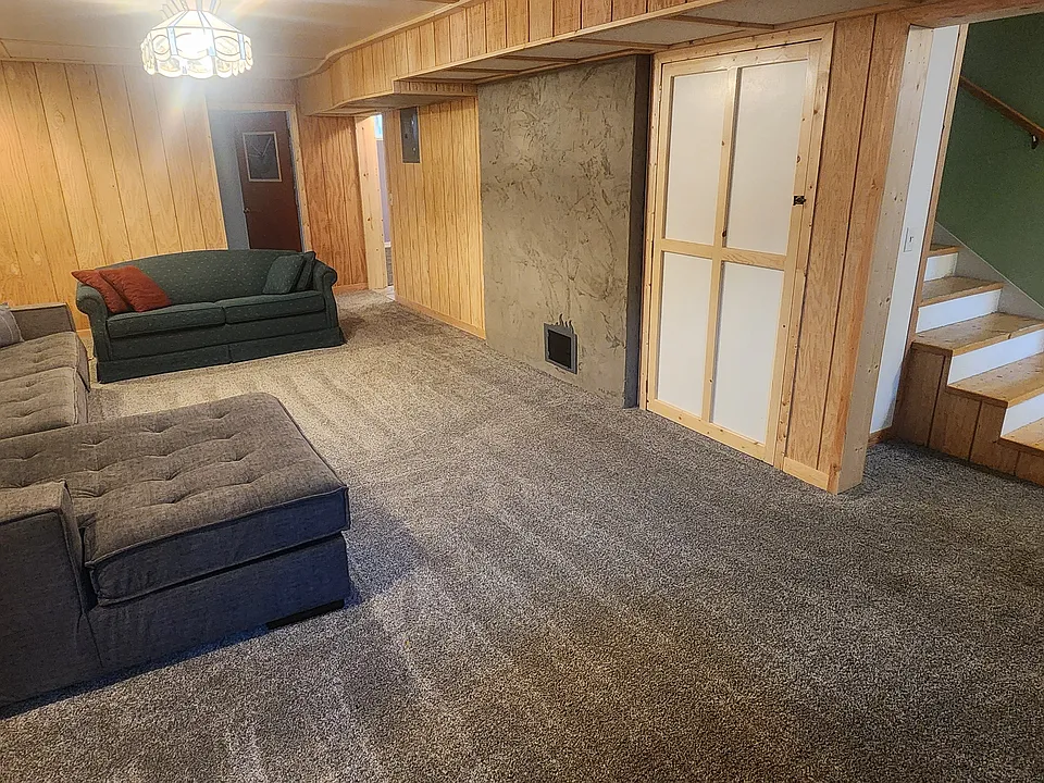105 2nd St E