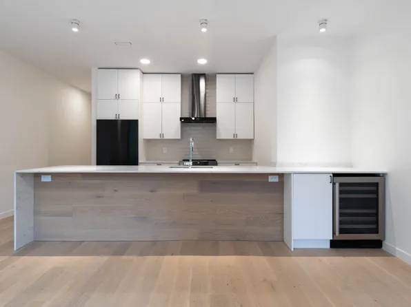 60 Jones Ave Unit C, Toronto, ON M4M 2Z8