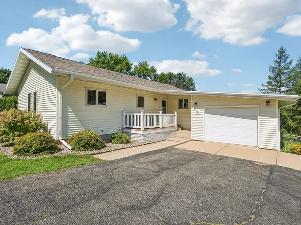 212 Nesheim Trl, Mount Horeb, WI 53572