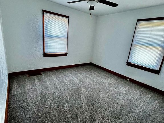 4th image of 404 Pine St