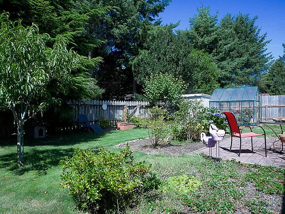 4th image of 3429 NE Coos St